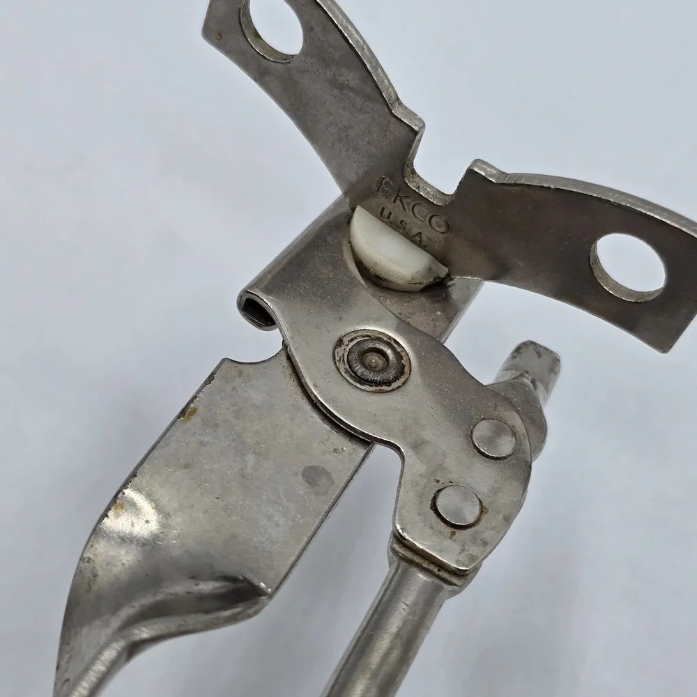 2 Vintage Ekco Miracle Can Openers 885 Metal Hand Held Mouse Ear USA